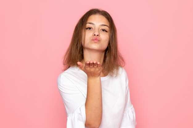 Причины роста усов у женщин над верхней губой